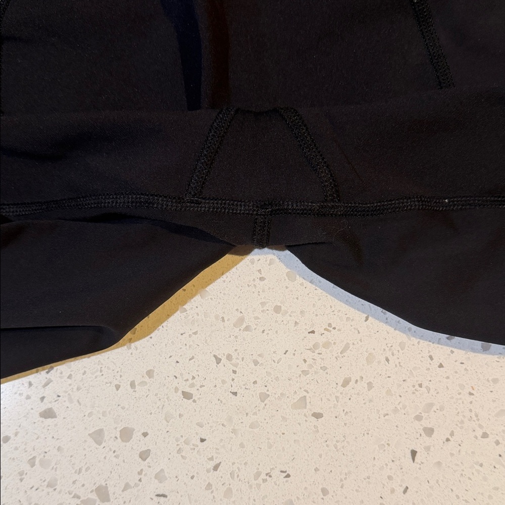 Black lululemon leggings with mesh detail and pockets size 8 - Picture 6 of 8